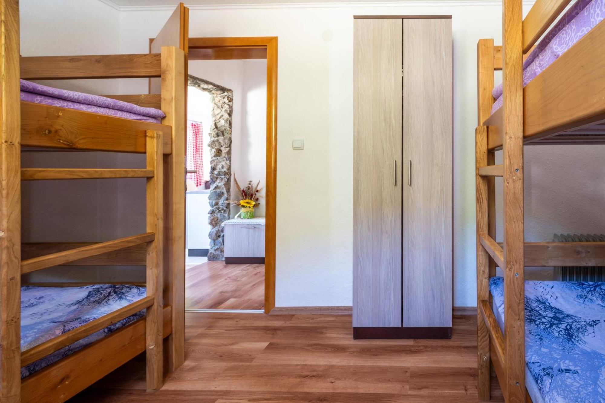 Domacinstvo Na Kraju Svijeta Country house
